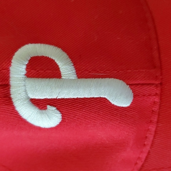LIKE NEW:  NIKE MLB BASEBALL ⚾️ CAP (PHILADELPHIA PHILLIES) - Picture 7 of 7